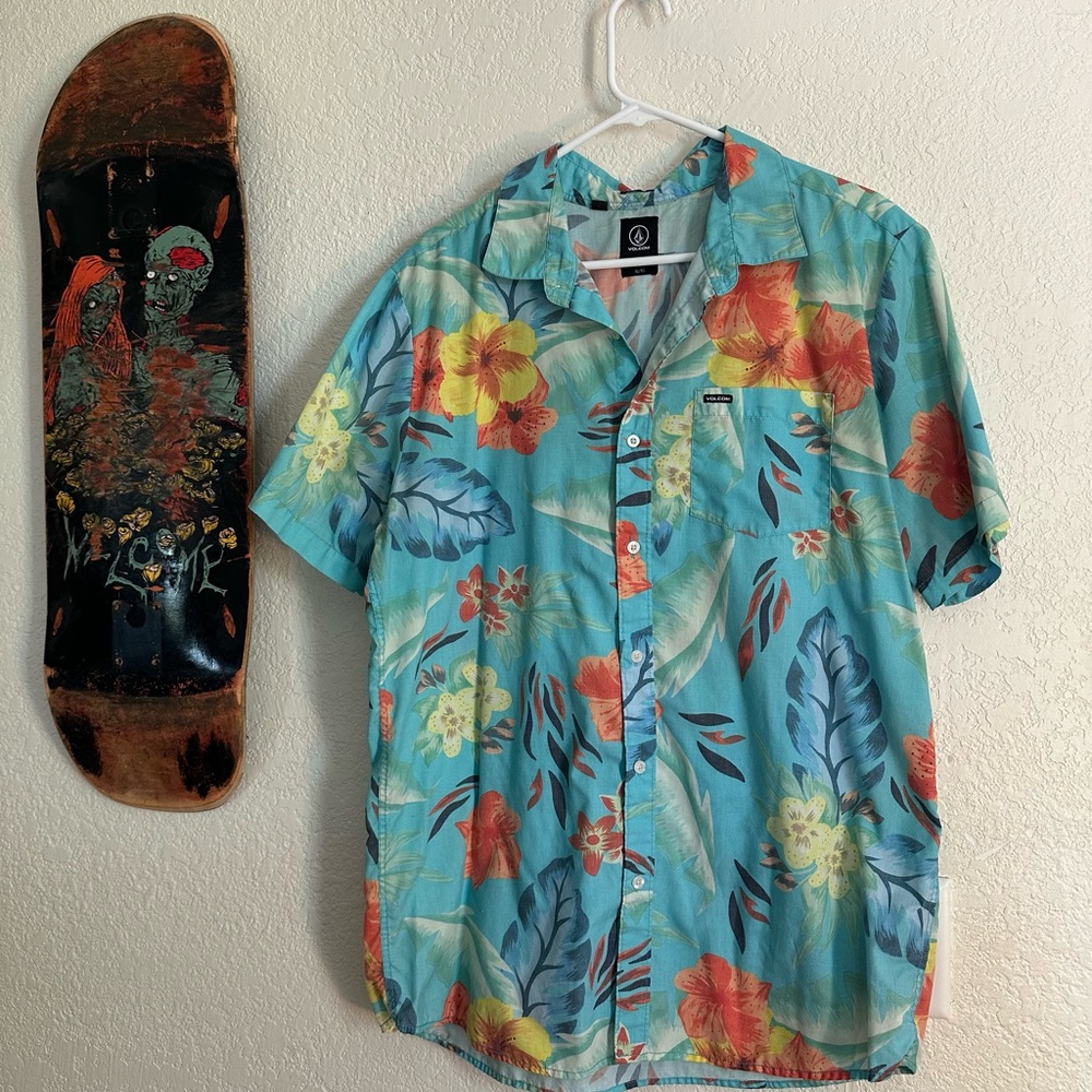 Volcom Blue and Red Casual Button Down Shirt